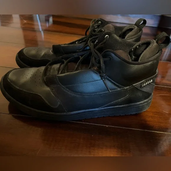 Men’s Jordan Fadeaway sneaker, size 10.5, black, used. - Picture 3 of 4